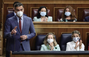 ep de izda a dcha el presidente del gobierno pedro sanchez con las vicepresidentas primera nadia
