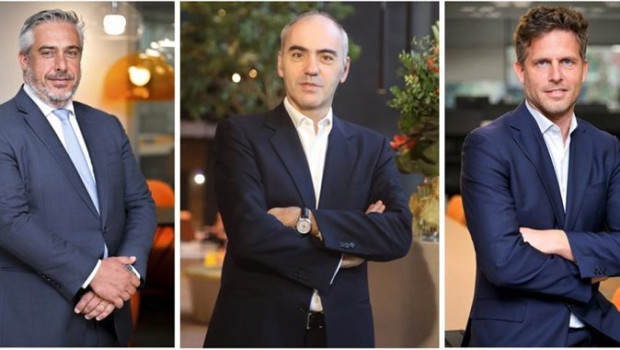 ep de izquierda a derecha el managing director y co ceo de hipoges hugo velez el ceo de finsolutia