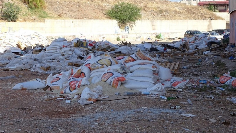 Denunciado un conductor acusado de verter 20 toneladas de legumbres caducadas en una zona verde de Melilla | POLICÍA NACIONAL ep denunciadoconductor acusadoverter 20 toneladaslegumbres caducadasuna zona verdemelilla