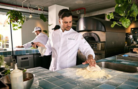 ep el chef italiano pier daniele seu celebra en el w ibiza el ferragosto con sus pizzas