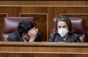 ep el diputado del pp guillermo mariscal y la coordinadora general del pp cuca gamarra conversan en