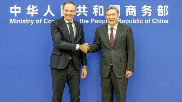 ep el ministro de comercio wang wentao y el consejero delegado del grupo volkswagen oliver blume ep el ministro de comercio wang wentao y el consejero delegado del grupo volkswagen oliver blume
