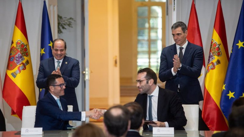 ep el ministro de finanzas de egipto ahmed kouchouk i y el ministro de economia comercio y empresa ep el ministro de finanzas de egipto ahmed kouchouk i y el ministro de economia comercio y empresa