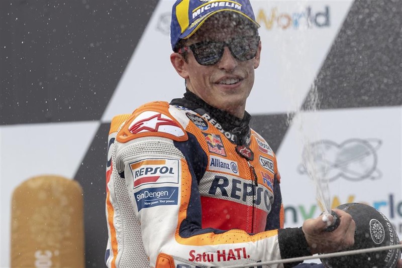 ep el piloto espanol de motogp marc marquez repsol honda en un podio