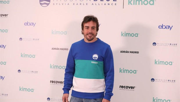 ep el piloto espanol fernando alonso posa ante los medios antes de la presentacion del proyecto