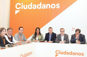 ep el presidente de la comision gestora de ciudadanos manuel garcia bofill junto a otros miembros de