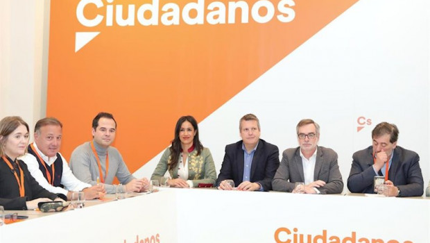 ep el presidente de la comision gestora de ciudadanos manuel garcia bofill junto a otros miembros de