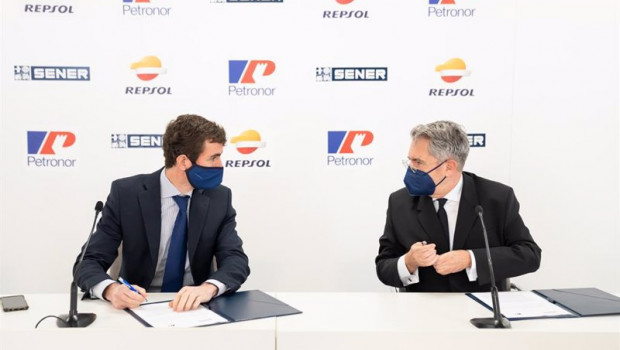 ep el presidente de petronor emiliano lopez atxurra y el consejero delegado de sener jorge