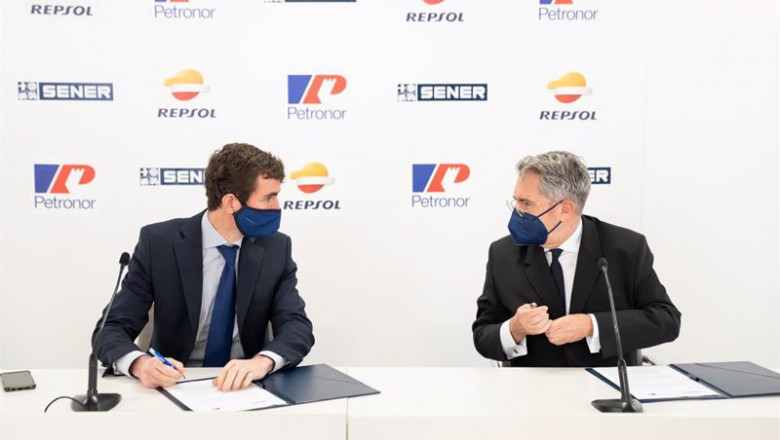 ep el presidente de petronor emiliano lopez atxurra y el consejero delegado de sener jorge