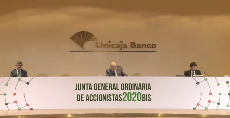 El presidente de Unicaja Banco, Manuel Azuaga, en la junta general de accionistas celebrada el 28 de octubre de 2020. | EUROPA PRESS ep el presidente de unicaja banco manuel azuaga en la junta general de accionistas celebrada el 28