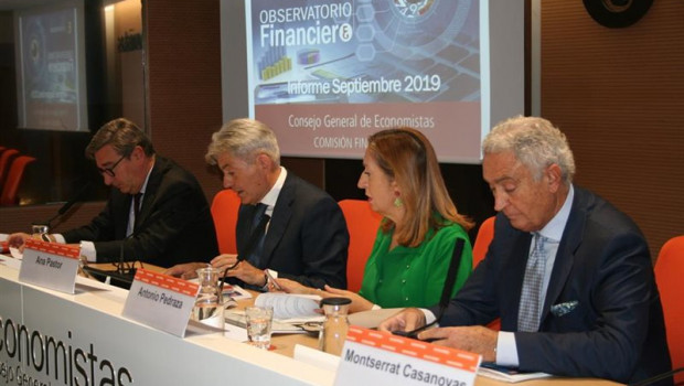 ep el presidente del consejo general de economistas de espana valentin pich junto con la