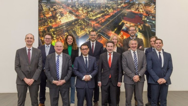 ep el vicepresidente ejecutivo de la comision europea ce stephane sejourne y el ministro de