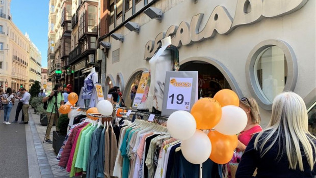 ep la calle regalado saca a la calle su stock con descuentos y amenizacion musical una estrategia
