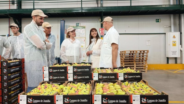 ep la consejera sara rubira en la cooperativa campos de jumilla donde preparan pera de la dop pera