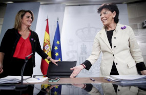 ep la ministra para la transicion ecologica en funciones teresa ribera y la ministra portavoz isabel