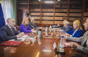 ep la ministra portavoz del gobierno pilar alegria se reune con representantes de ugt ccoo ceoe y