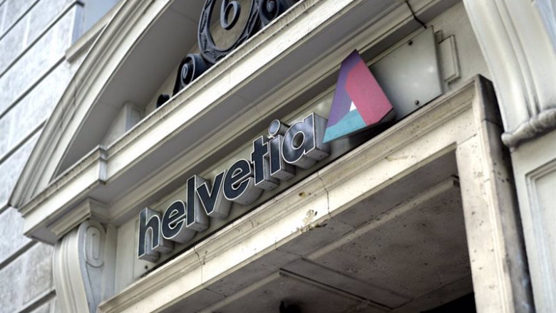 Logo de Helvetia en la entrada a su oficina sede del grupo de seguros suizo en Madrid. | Óscar Cañas - Europa Press - Archivo ep logo de helvetia en la entrada a su oficina sede del grupo de seguros suizo en madrid