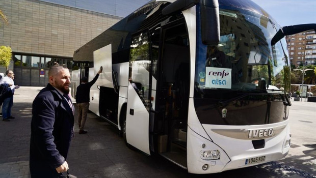 ep pasajeros de la linea de alta velocidad madrid malaga llegando a la capital malaguena en autobus ep pasajeros de la linea de alta velocidad madrid malaga llegando a la capital malaguena en autobus