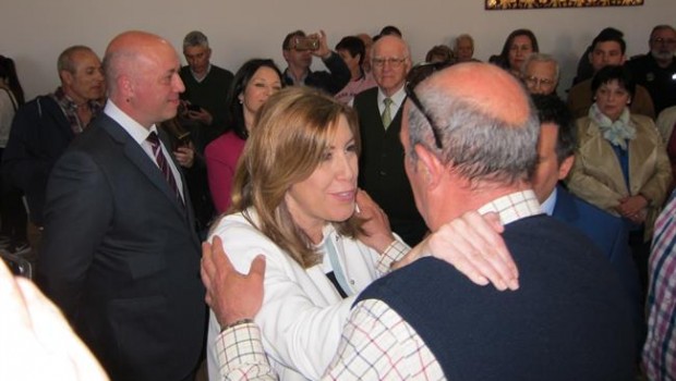 ep susana diaz saludalos asistentesactoayuntamientopenarroya