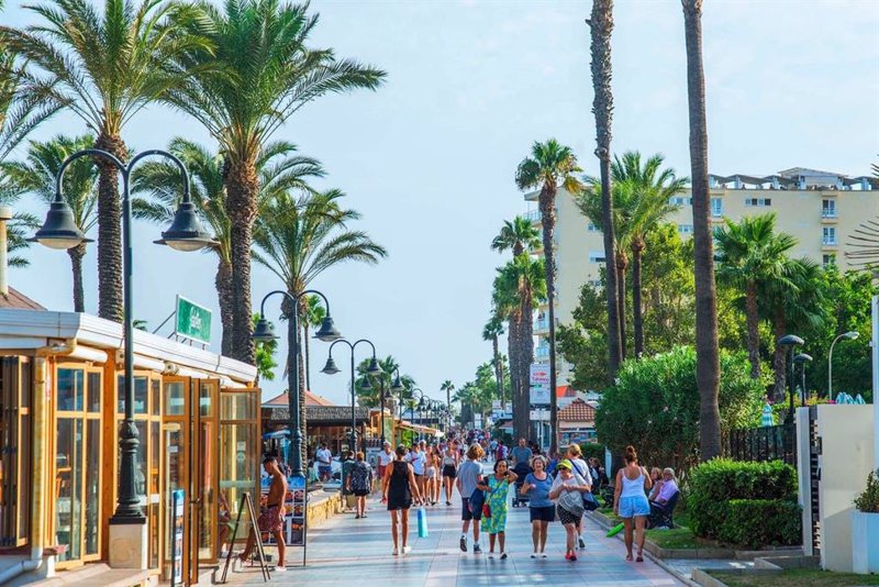 España recibió  5,2 millones de turistas internacionales, un 26,2% más que en 2022