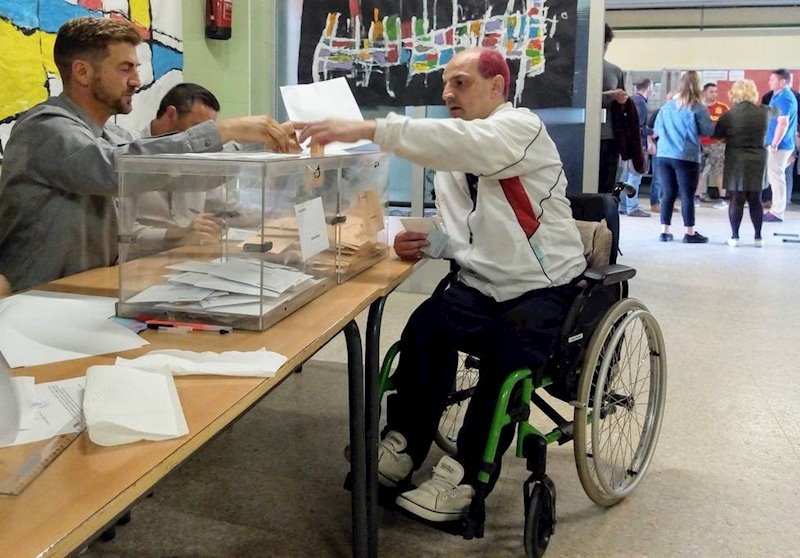 ep una persona con discapacidad intelectual ejerciendo su derecho a voto el pasado 28 de abril ep una persona con discapacidad intelectual ejerciendo su derecho a voto el pasado 28 de abril