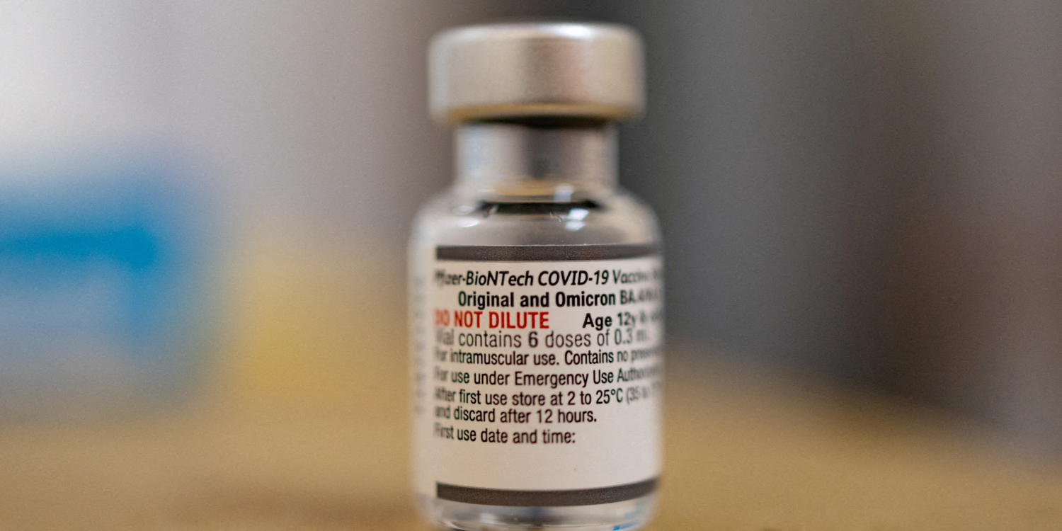 un flacon du vaccin anti covid 19 de biontech 