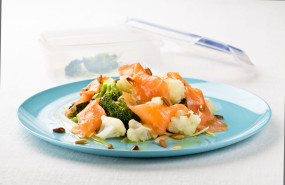 15 salmon noruego ahumado con ensalada de brocoli y coliflor angel robledo 20250701125202 