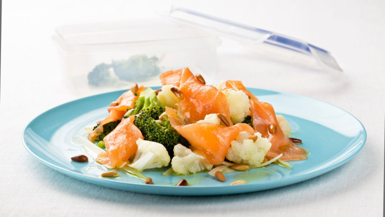 15 salmon noruego ahumado con ensalada de brocoli y coliflor angel robledo 20250701125202 