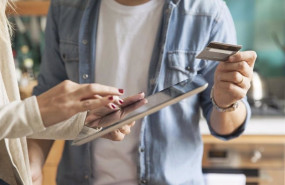 ep a customer pays with a credit card on a tablet