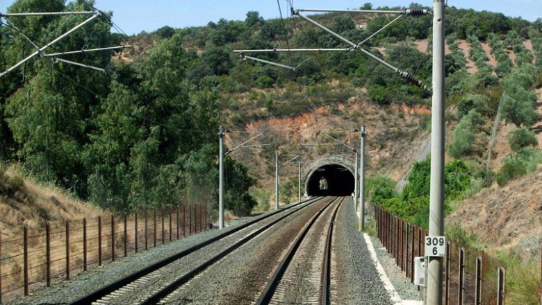 ep archivo linea de alta velocidad entre madrid y sevilla ep archivo linea de alta velocidad entre madrid y sevilla