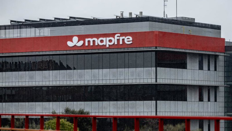 ep archivo   nueva imagen de mapfre implantada en las fachadas de las oficinas centrales de la