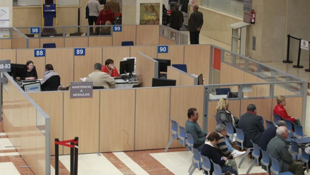 ep archivo   oficina de la agencia tributaria en plena campana de la renta