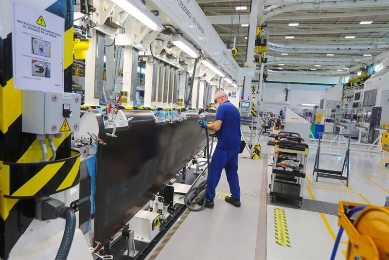 La producción industrial borra las caídas y repunta un 4,9% en junio