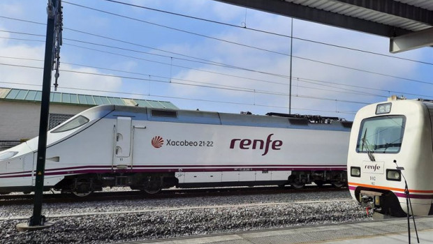 ep archivo   tren ave con la insignia del xacobeo
