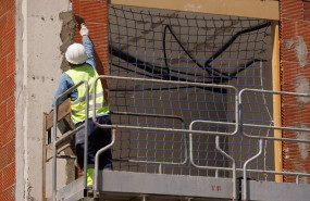 ep archivo   un obrero durante la construccion de una obra a 10 de mayo de 2023 en madrid