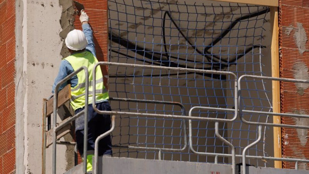 ep archivo   un obrero durante la construccion de una obra a 10 de mayo de 2023 en madrid