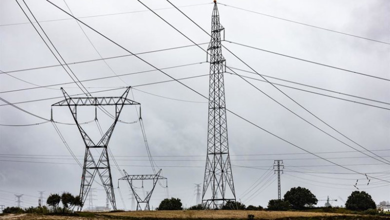 ep archivo   varios tendidos electricos a 6 de febrero de 2026 en madrid espana la demanda de