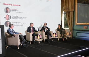 ep el ministro de economia comercio y empresa carlos cuerpo y el secretario de estado de comercio y