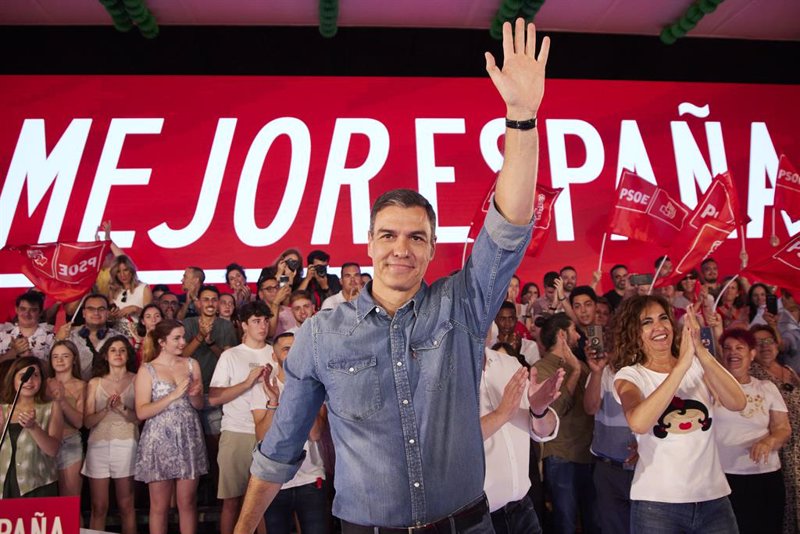 Sánchez acusa a Feijóo de embarrar el voto y tilda los pactos PP-Vox de comida indigesta