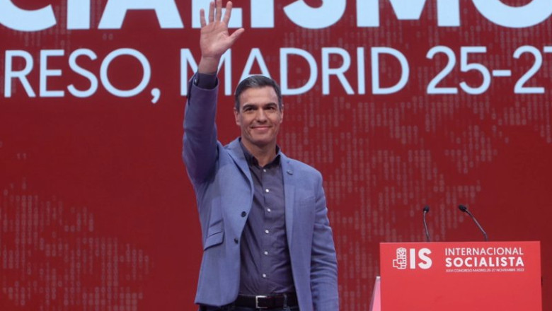 ep el presidente del gobierno pedro sanchez saluda tras su proclamacion como presidente de la ep el presidente del gobierno pedro sanchez saluda tras su proclamacion como presidente de la