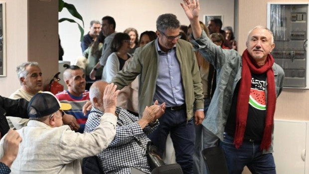 ep el secretario general de ugt pepe alvarez saluda a su llegada a la asamblea de delegadas y