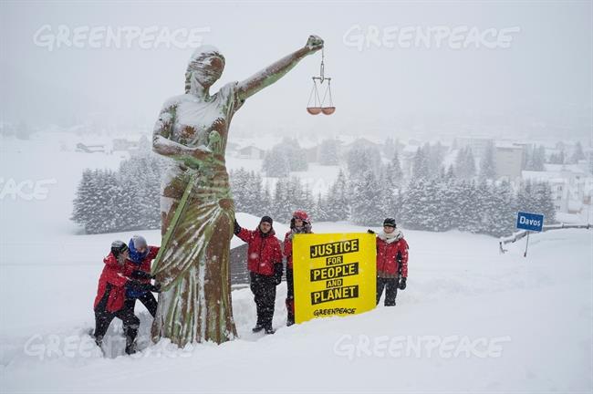 Greenpeace pide en Davos Justcia para las personas y el planeta | © GREENPEACE/EX-PRESS/FLURIN BE / FLURIN BERTSCHIN ep greenpeace pidedavos justcialas personasplaneta