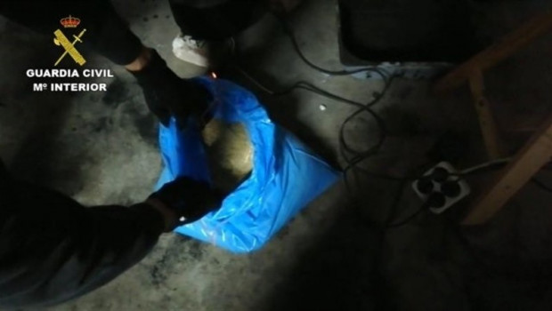 ep imagenes de las sustancias incautadas e identificadas como precursores de explosivos en la