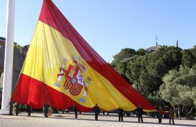 ep izado solemnebanderala plazacolon