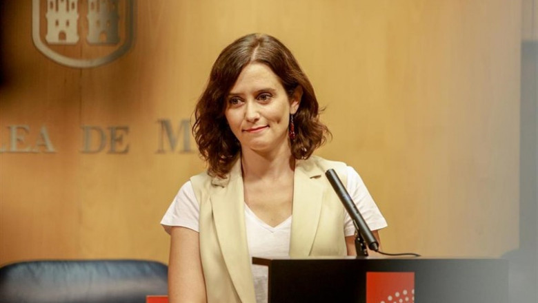 La candidata del PP a la Presidencia de la Comunidad de Madrid, Isabel Díaz Ayuso, ofrece declaraciones a los medios de comunicación tras la reunión con el presidente de la institución, Juan Trinidad. | Ricardo Rubio - Europa Press ep la candidatappla presidenciala comunidadmadrid isabel diaz ayuso ofrece declaracioneslos medioscomunicacionla reunionpresidentela institucion juan trinidad
