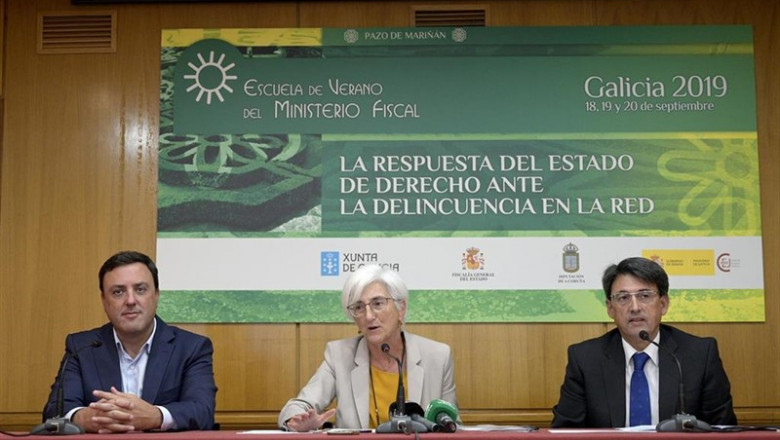 ep la fiscal general del estado maria jose segarrac durante su visita a la escuela de verano del