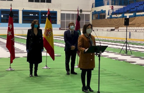 ep la ministra de defensa margarita robles junto a la presidenta de la comunidad de madrid isabel