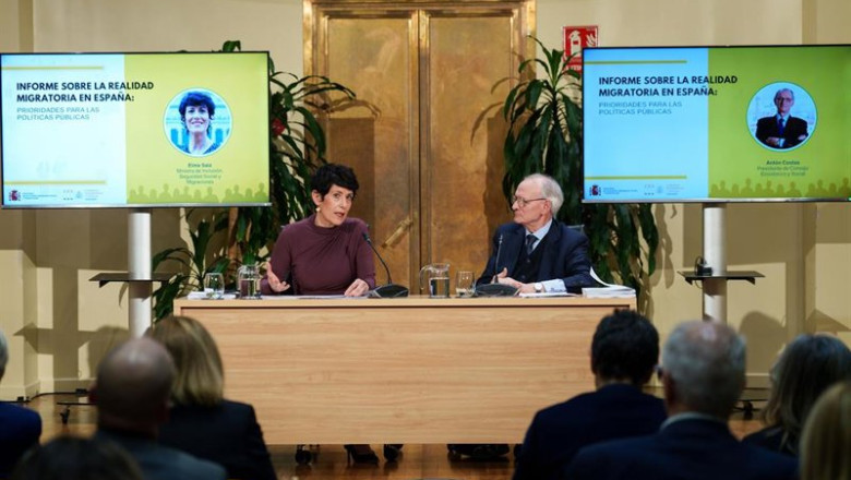 La ministra de Inclusión, Seguridad y Migraciones, Elma Saiz y el presidente del Consejo Económico y Social, Antón Costas, presentan el Informe sobre la realidad migratoria en España, en la sede del ministerio, a 12 de noviembre de 2025, en Madrid (España | Matias Chiofalo - Europa Press ep la ministra de inclusion seguridad y migraciones elma saiz y el presidente del consejo economico