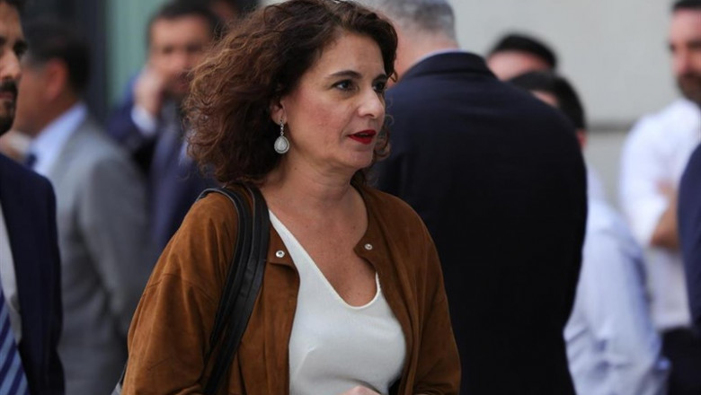 ep la ministrahaciendafunciones maria jesus montero llegacongresodiputados horas previasla segunda votacionla investiduracandidato socialistala presidenciagobierno 20190812112402