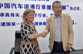 ep la presidenta de faconauto marta blazquez y el presidente de cada shen jin jun